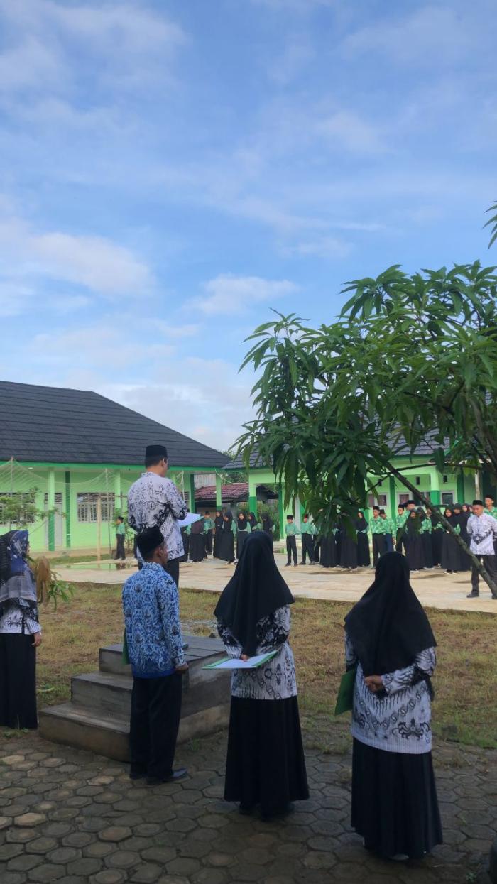 Upacara Hardiknas, Muhamad Arsad Tekankan Pentingnya Pendidikan dalam Membangun Bangsa