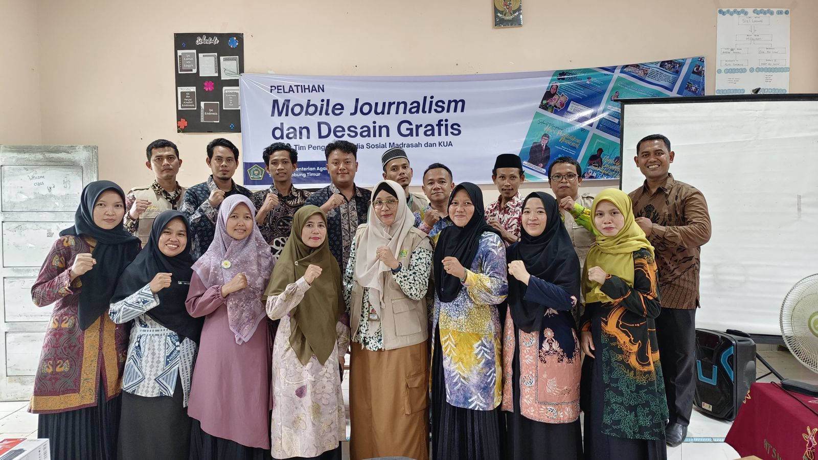 Operator Media Sosial Ikuti Pelatihan Mobile Journalism dan Desain Grafis di MTsN 4 Tanjung Jabung Timur