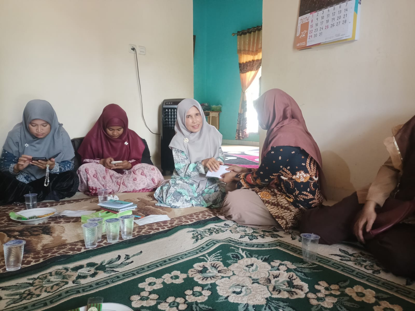 Rombongan MTsN 4 Tanjung Jabung Timur Melaksanakan Takziah dan Doa Bersama 