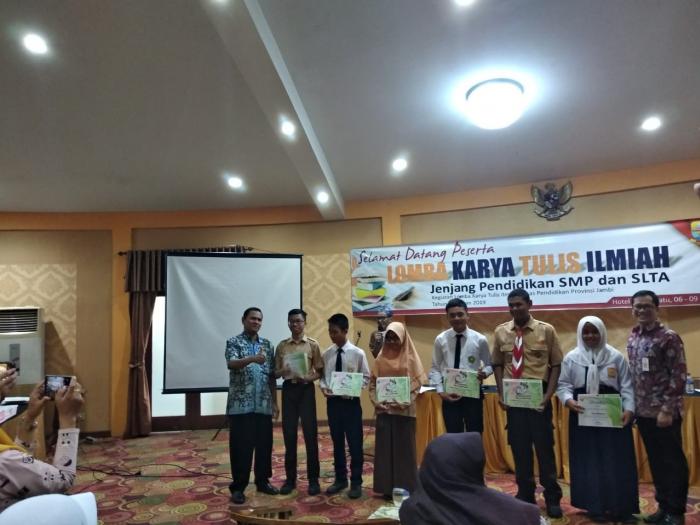 Prestasi Siswa : Raih Juara Lomba Karya Tulis Ilmiah Tingkat Provinsi Jambi Tahun 2019