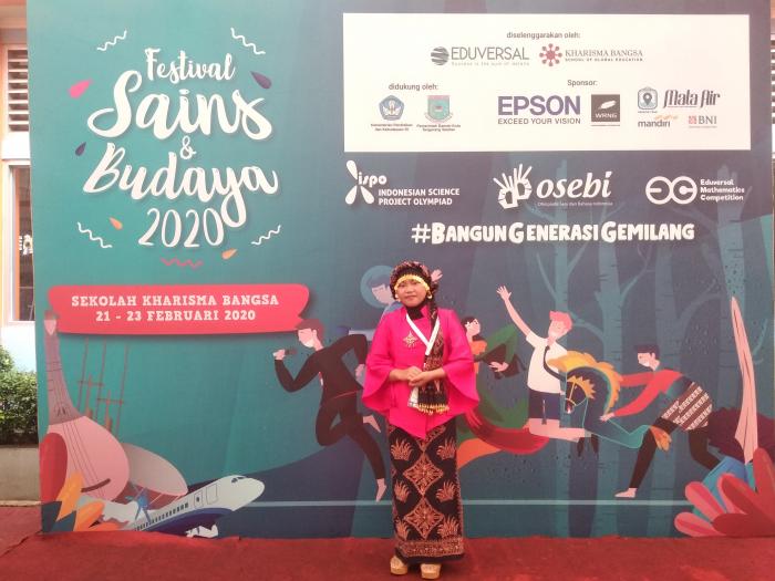 Siswi MTsN 4 Tanjung Jabung Timur pada Pembukaan OSEBI 2020