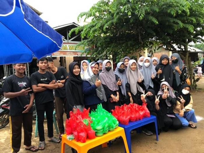 BERBAGI TAKJIL MTsN 4 TANJUNG JABUNG TIMUR