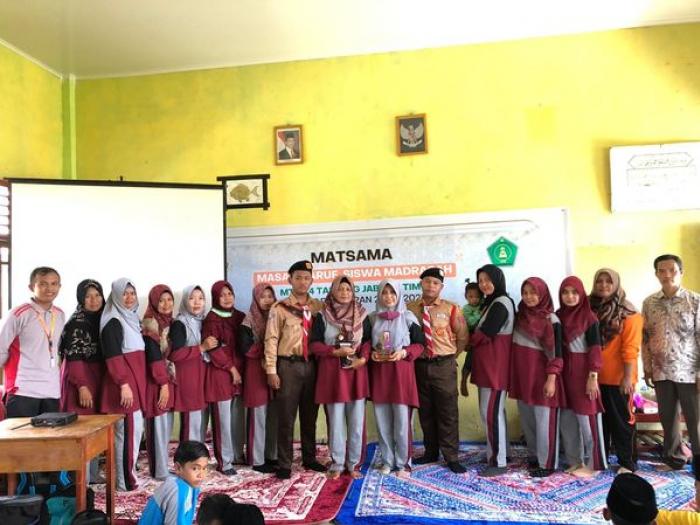 PENYERAHAN PLAKAT DAN PENUTUPAN KEGIATAN MATSAMA 