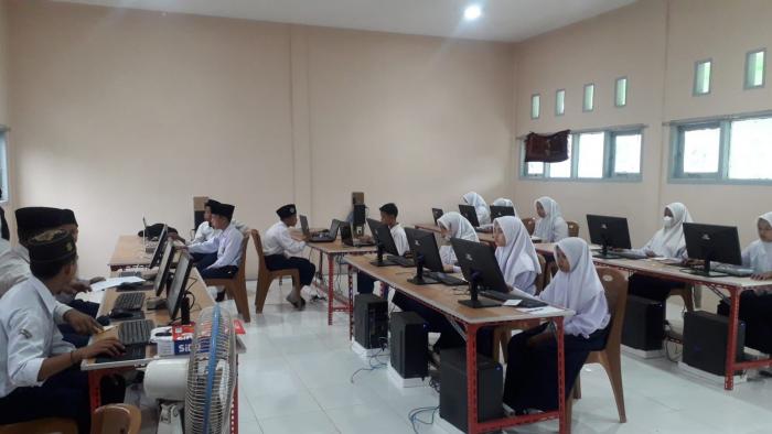 ANBK MTsN 4 TANJUNG JABUNG TIMUR BERJALAN LANCAR