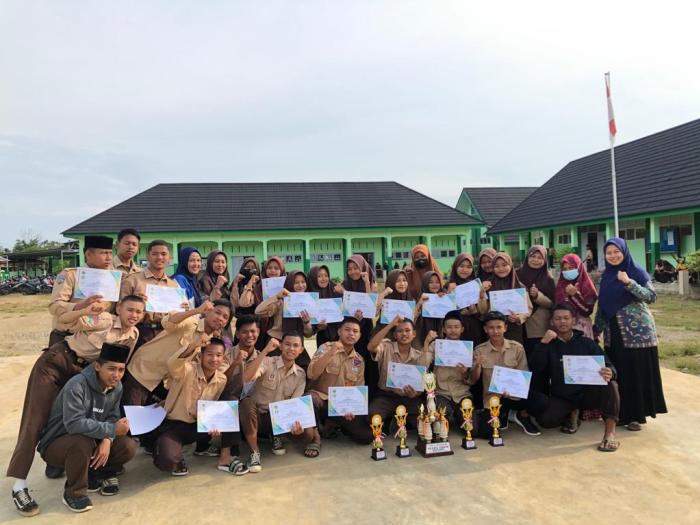 ALHAMDULILAH SISWA/I MTsN 4 TANJUNG JABUNG TIMUR BORONG 4 PIALA DAN 1 PIALA BERGILIR