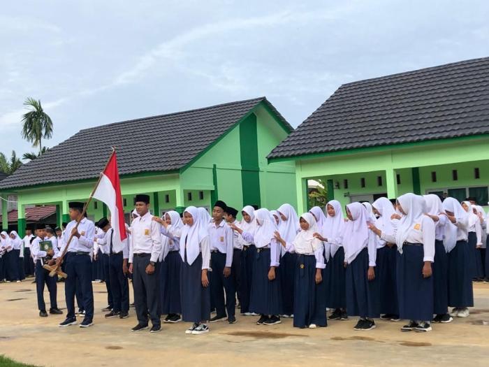 PELANTIKAN OSIM MTsN 4 TANJUNG JABUNG TIMUR