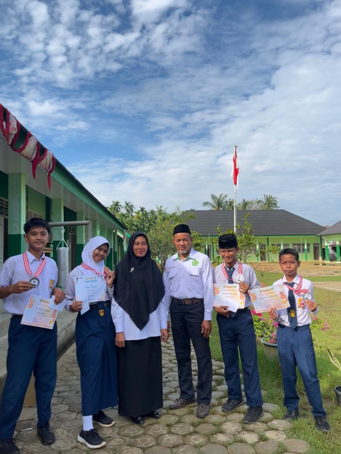 MTsN 4 Tanjung Jabung Timur Apresiasi Siswa Berprestasi