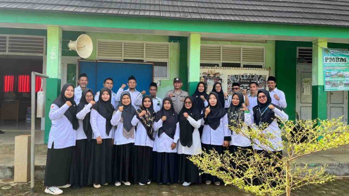 MTsN 4 Tanjung Jabung Timur Gelar Upacara Bersama Polisi MTsN 4 Tanjung Jabung Timur Gelar Upacara Bersama Polisi