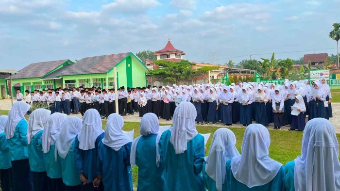 OSIM MTsN 4 Tanjung Jabung Timur Pimpin Pembiasaan Pagi