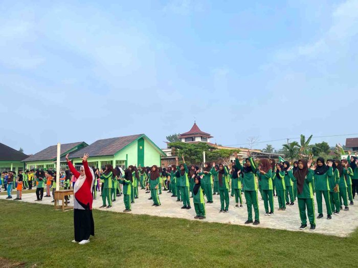 MTsN 4 Tanjung Jabung Timur Gelar Senam Sehat Rutin