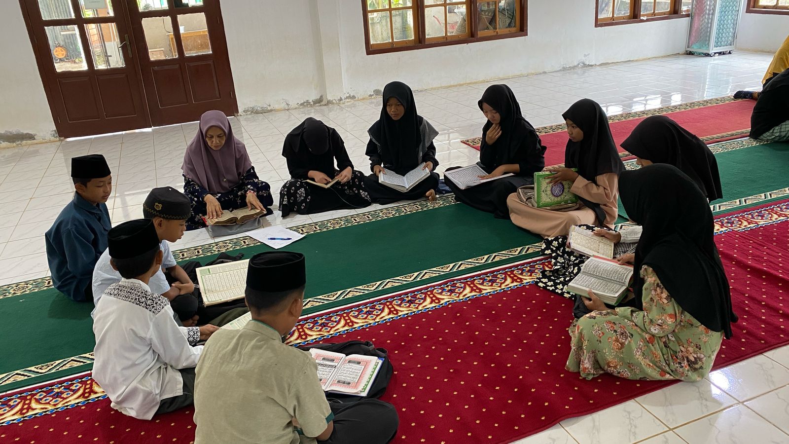 MTsN 4 Catat Rekor Khatam Al-Quran 10 Kali Dalam Sehari di Haflah Nuzulul Qur'an