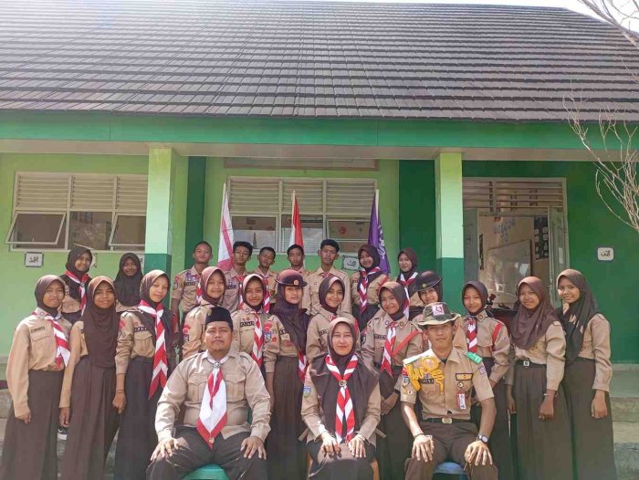 kepala MTsN 4 Tanjung Jabung Timur Lantik Anggota Pramuka Baru