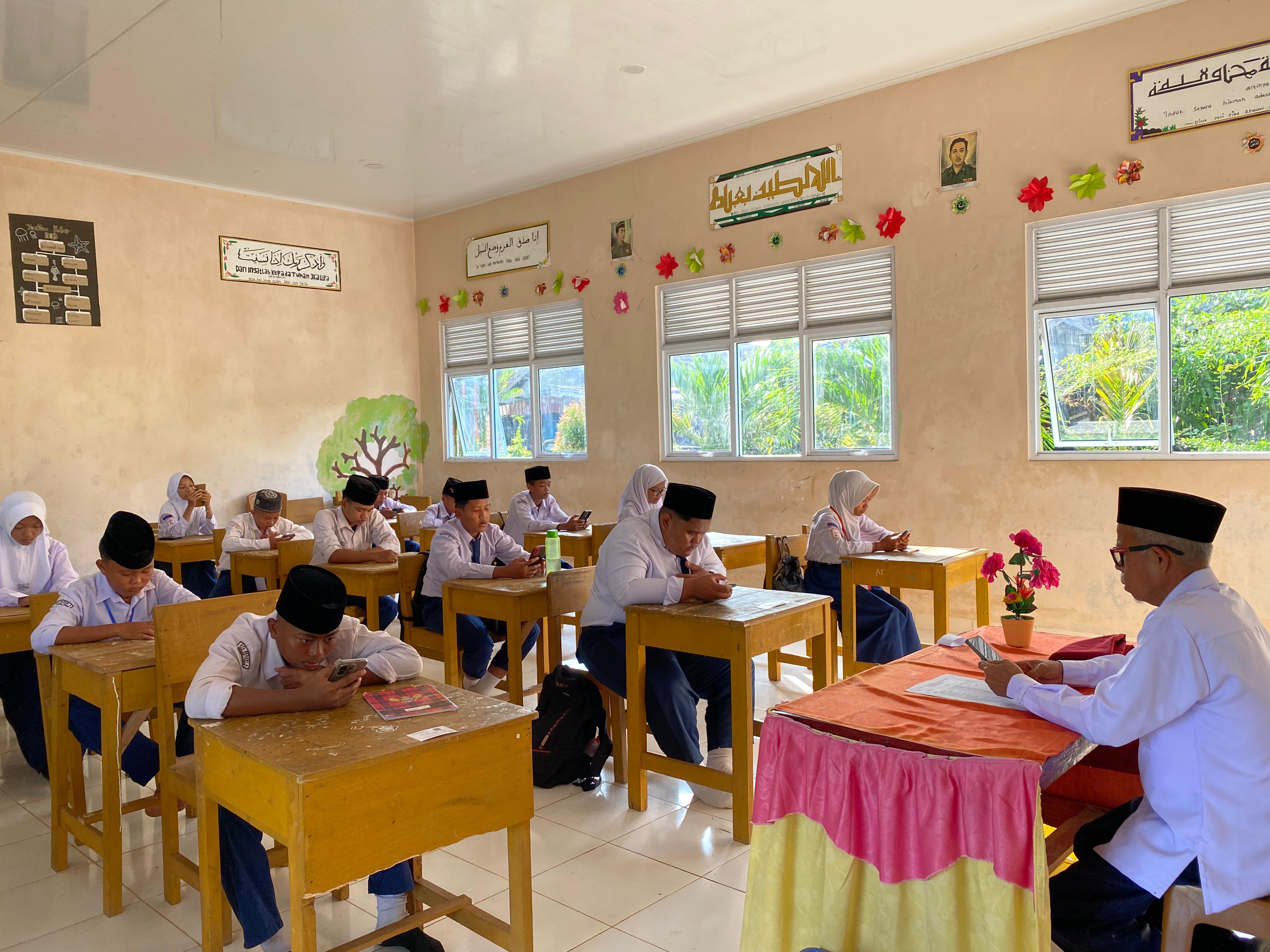 MTsN 4 Tanjung Jabung Timur Laksanakan Ujian Semester Genap Tahun Pelajaran 2024/2025