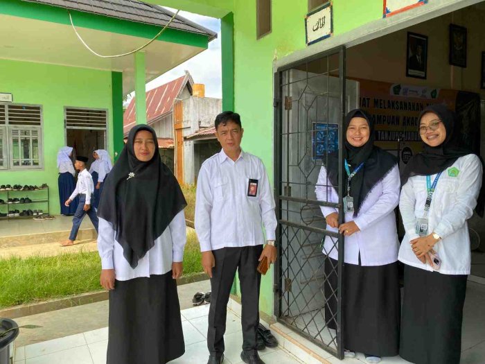 Pengawas Madrasah Pantau Pelaksanaan TKA di MTsN 4 Tanjung Jabung Timur